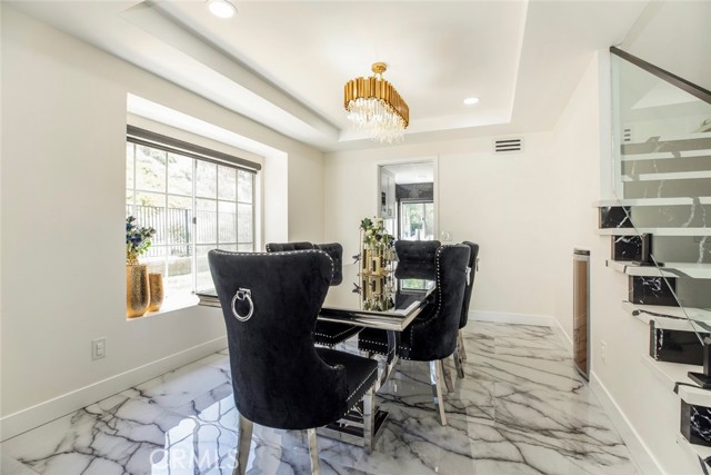 20128 Cavern Court, Saugus CA: https://media.crmls.org/medias/f7a699d4-de2d-41d4-81df-74c8bfec2772.jpg