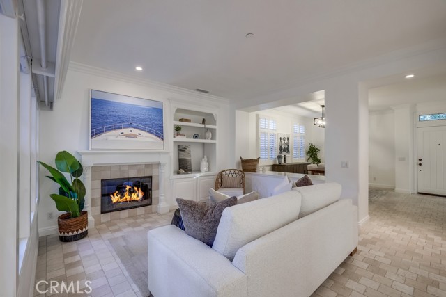 2569 Bungalow Place, Corona del Mar CA: https://media.crmls.org/medias/f7a7e428-78d9-4343-b50e-c5c68263446a.jpg
