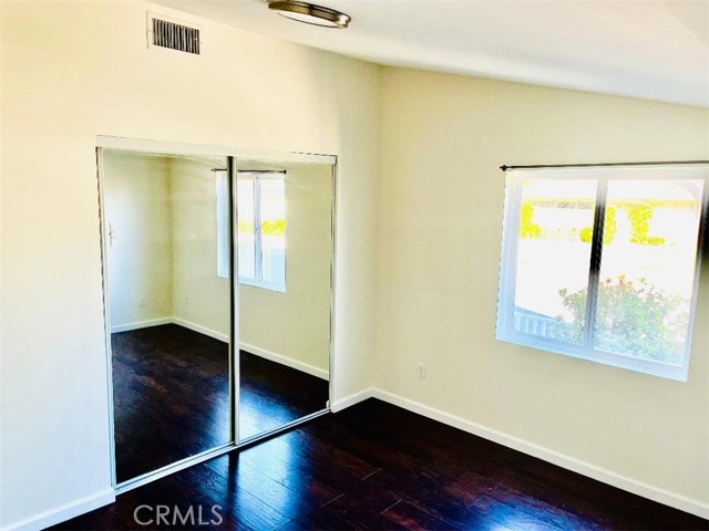 Detail Gallery Image 3 of 6 For 17402 Mayall, Northridge,  CA 91325 - 2 Beds | 1 Baths