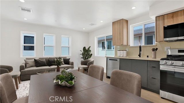 Detail Gallery Image 23 of 42 For 1215 N. Kingsley Dr #1215 1/2,  Los Angeles,  CA 90029 - 4 Beds | 4/1 Baths