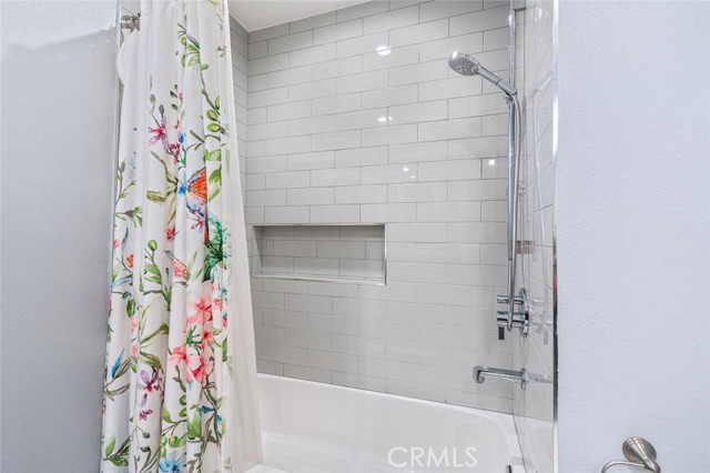 Detail Gallery Image 17 of 30 For 6321 Balcom Ave, Encino,  CA 91316 - 4 Beds | 2/1 Baths