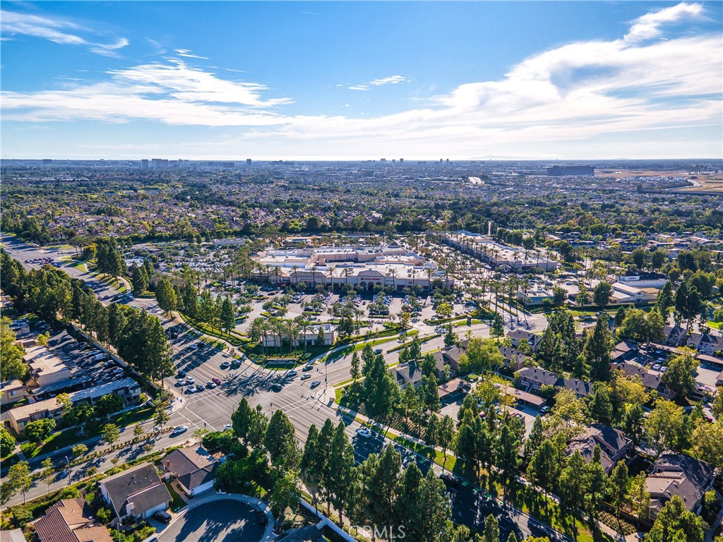 https://media.crmls.org/medias/f7a93fa8-9130-482b-8485-0f01854bc308.jpg?preset=X-Large