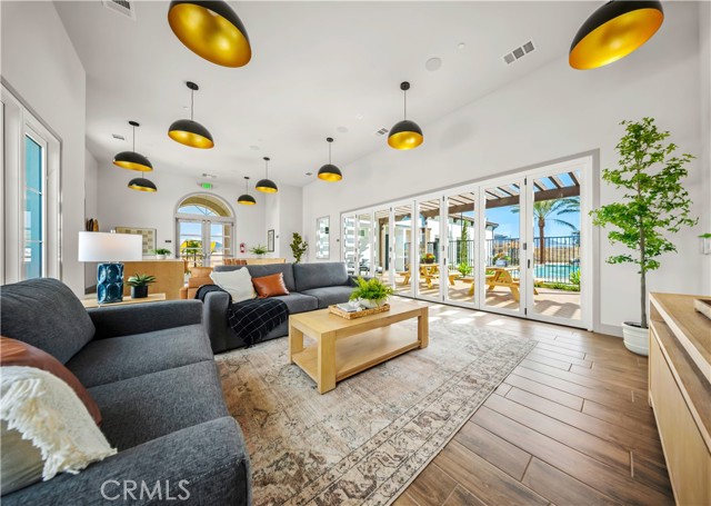 Detail Gallery Image 21 of 25 For 586 via Chelsea, Camarillo,  CA 93012 - 3 Beds | 2/1 Baths