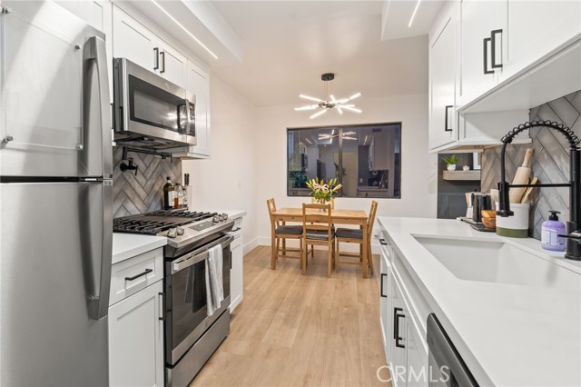 Detail Gallery Image 14 of 27 For 9210 Van Nuys Bld #14,  Panorama City,  CA 91402 - 2 Beds | 1/1 Baths