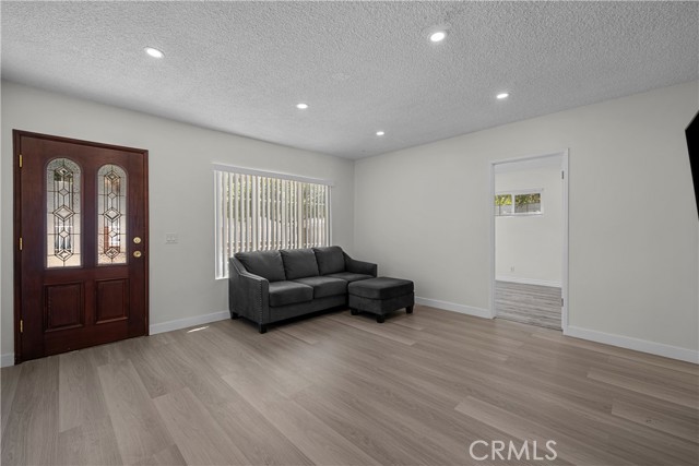 Detail Gallery Image 5 of 43 For 10117 Sharp Ave, Arleta,  CA 91331 - 4 Beds | 2/1 Baths