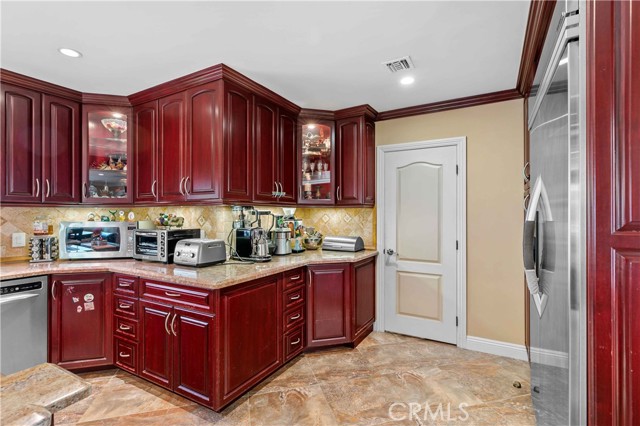 Detail Gallery Image 11 of 38 For 2741 E Glenoaks Bld, Glendale,  CA 91206 - 3 Beds | 2 Baths