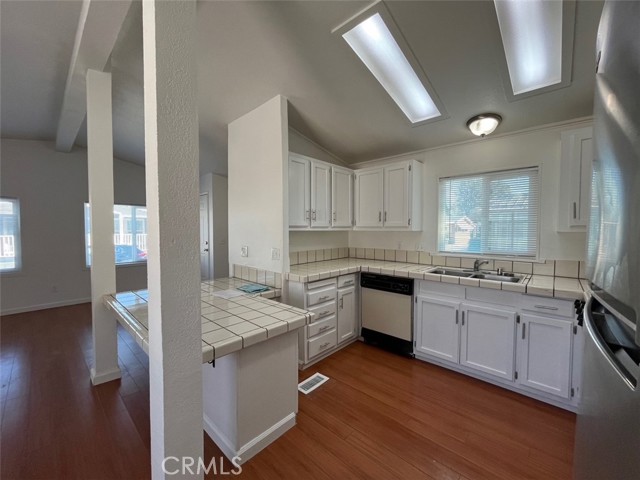 Detail Gallery Image 3 of 14 For 69 Casa Grande Dr, Red Bluff,  CA 96080 - 2 Beds | 2 Baths