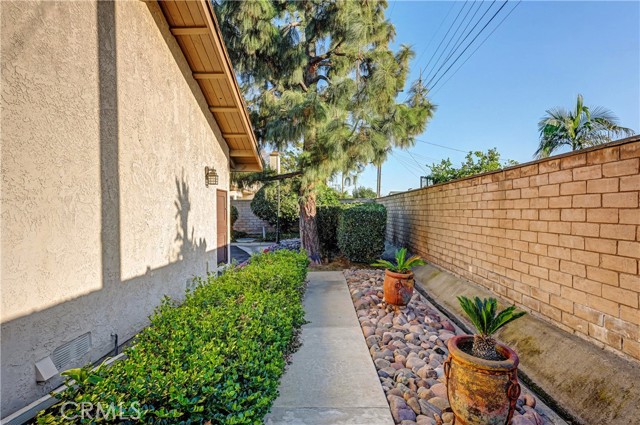 Detail Gallery Image 6 of 46 For 1335 Aphrodite, West Covina,  CA 91790 - 2 Beds | 2 Baths