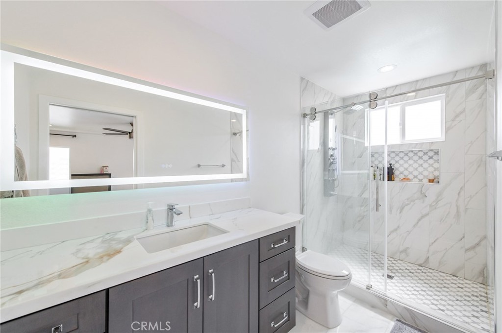 https://media.crmls.org/medias/f7ac5d42-f733-4556-a5b9-4acf23d9f2c7.jpg?preset=X-Large