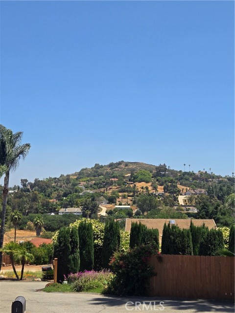 Detail Gallery Image 5 of 31 For 2059 Summit Dr, Escondido,  CA 92025 - 3 Beds | 2 Baths