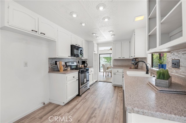 450 Anchor Way, Carlsbad CA: https://media.crmls.org/medias/f7aeb5c0-25ca-4749-b4ee-4669198ce453.jpg