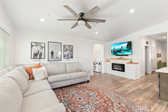 Detail Gallery Image 15 of 36 For 29102 Larch, Lake Elsinore,  CA 92530 - 3 Beds | 2 Baths