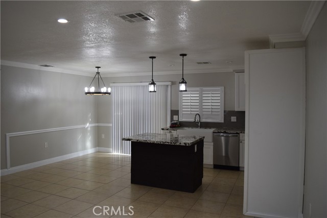 Detail Gallery Image 5 of 12 For 3573 Gwinnett Dr, Riverside,  CA 92503 - 4 Beds | 2 Baths