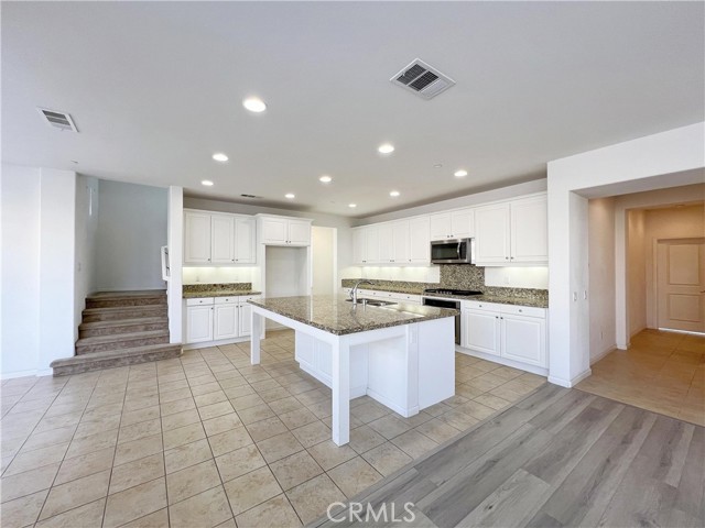 4953 S Bountiful Trail, Ontario CA: https://media.crmls.org/medias/f7afa300-c92c-4bad-a1f2-55d76e72a500.jpg