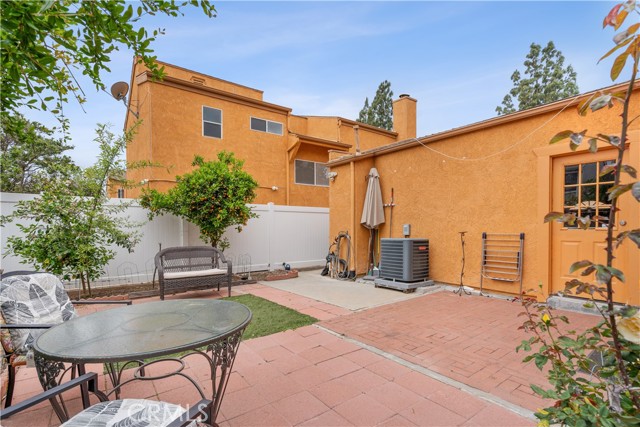 Detail Gallery Image 33 of 38 For 14294 Foothill Bld #114,  Sylmar,  CA 91342 - 3 Beds | 2/1 Baths