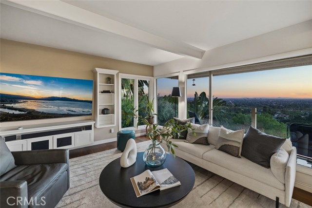 Detail Gallery Image 6 of 70 For 11385 La Vereda, North Tustin,  CA 92705 - 3 Beds | 3 Baths