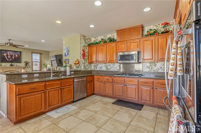 37137 Firethorn Street, Palmdale CA: https://media.crmls.org/medias/f7b08be7-0fc4-4365-97c4-2e2e1c66de77.jpg
