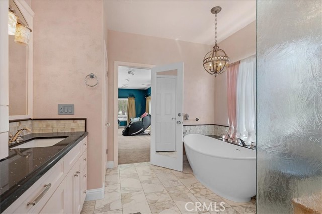 13715 E Nebraska Avenue, Kingsburg CA: https://media.crmls.org/medias/f7b0dffc-9d5f-45ef-9a80-10237ed7b8e9.jpg