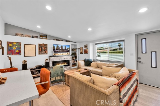 595 S Calle Santa Rosa, Palm Springs CA: https://media.crmls.org/medias/f7b0fc99-5176-4b15-8262-7a860654ba43.jpg