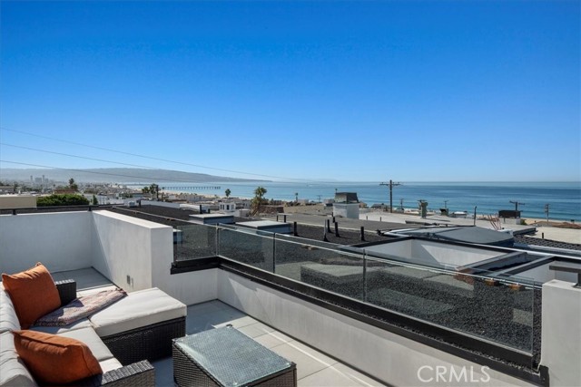 Detail Gallery Image 11 of 12 For 221 28th St, Hermosa Beach,  CA 90254 - 4 Beds | 4/1 Baths