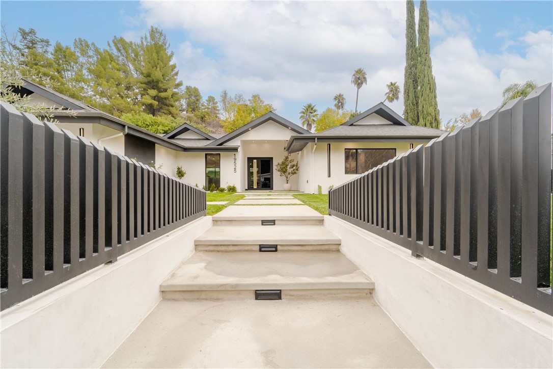 Detail Gallery Image 53 of 75 For 19525 Valdez Dr, Tarzana,  CA 91356 - 4 Beds | 5 Baths