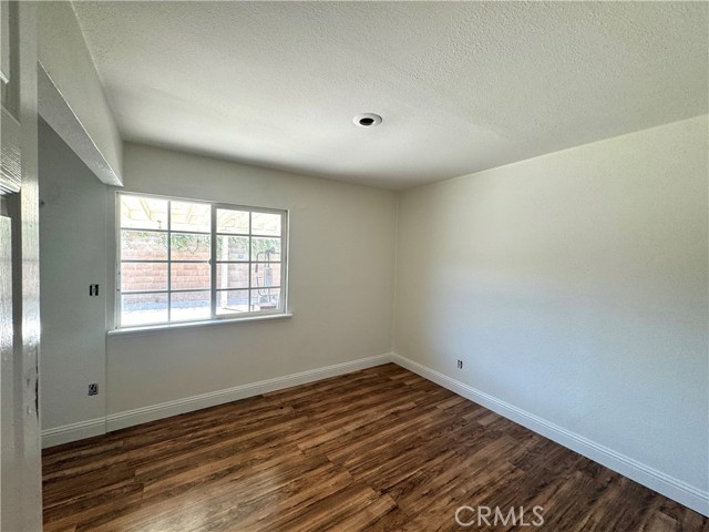 401 S R Street, Lompoc CA: https://media.crmls.org/medias/f7b17c18-7bda-42de-9316-8d0bd0692297.jpg