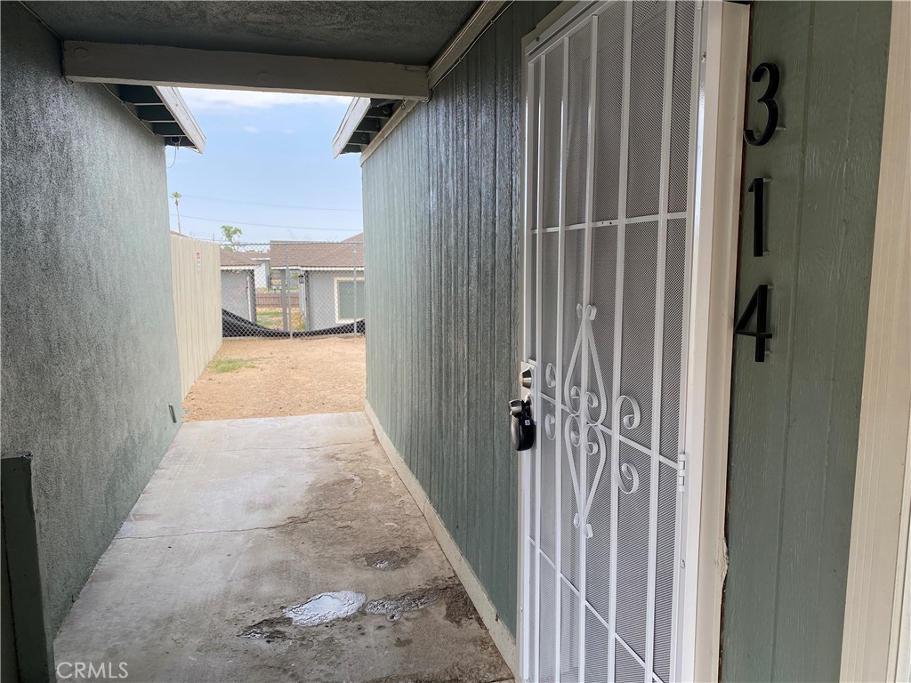 113 W Fredricks Street