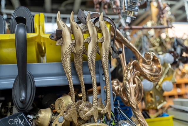 4382 Lankershim Boulevard, North Hollywood CA: https://media.crmls.org/medias/f7b284dd-5465-45ac-8a75-4666838a7b9f.jpg