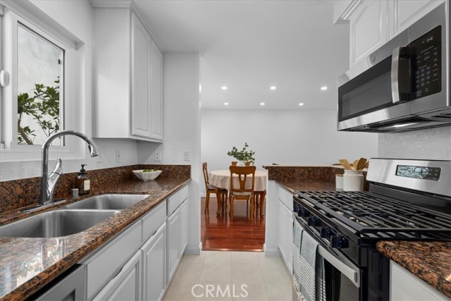 1747 Barry Avenue, Los Angeles CA: https://media.crmls.org/medias/f7b3cba6-914e-40c8-98bf-c6bffd65c3df.jpg