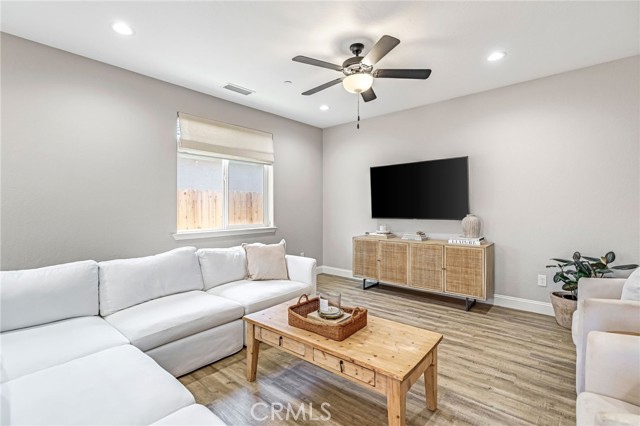 1206 Bristlecone Drive, Madera CA: https://media.crmls.org/medias/f7b46754-aa42-4528-89b9-9efa9e0919bf.jpg