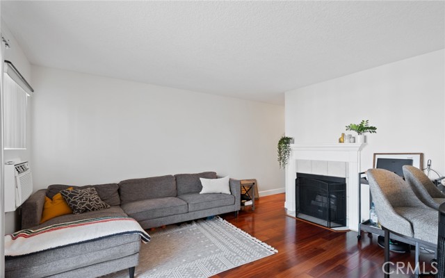 1401 N Greenbrier Road, Long Beach CA: https://media.crmls.org/medias/f7b48307-9e19-4eab-9626-06617ae58e6e.jpg