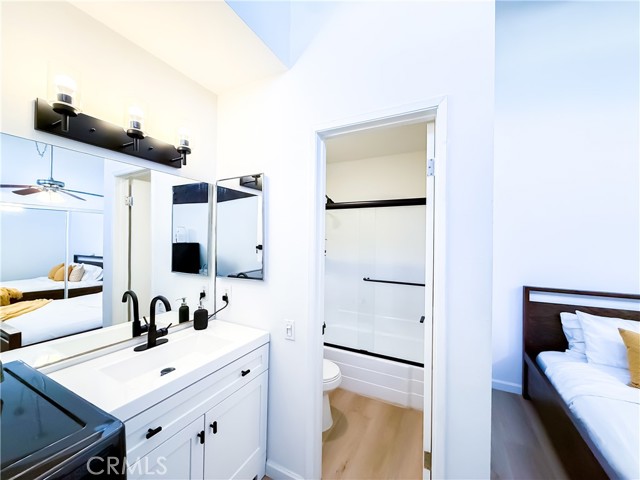Detail Gallery Image 20 of 25 For 5460 White Oak Ave #C338,  Encino,  CA 91316 - 1 Beds | 1 Baths