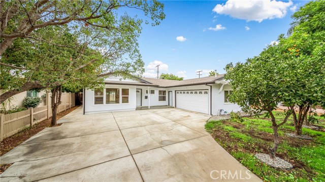 Detail Gallery Image 3 of 23 For 7851 Nita Ave, Canoga Park,  CA 91304 - 4 Beds | 2 Baths