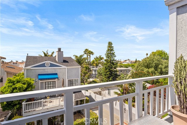 107 Guadalupe Avenue, Redondo Beach, California 90277, 2 Bedrooms Bedrooms, ,2 BathroomsBathrooms,Residential,Sold,Guadalupe,SB22089601