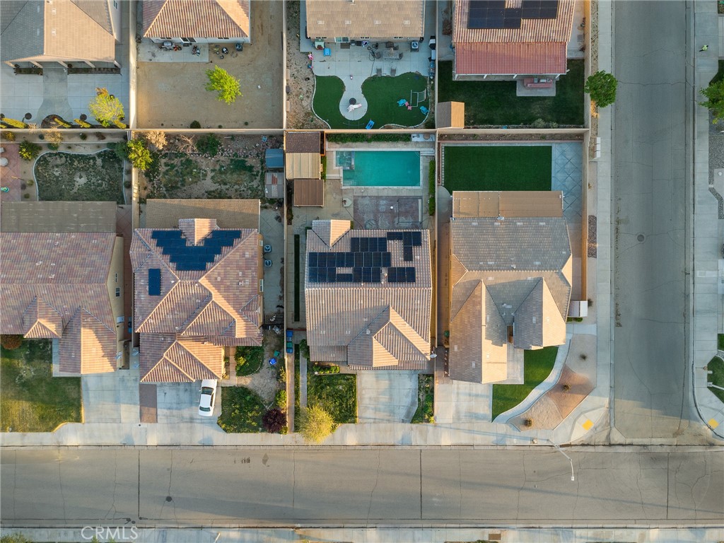 https://media.crmls.org/medias/f7b5f495-5ea2-4ee3-981c-c69bf3f98e79.jpg?preset=X-Large