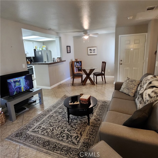 16377 Lakeshore Drive, Lake Elsinore CA: https://media.crmls.org/medias/f7b62771-da97-4abd-9fb4-40f1e745b104.jpg
