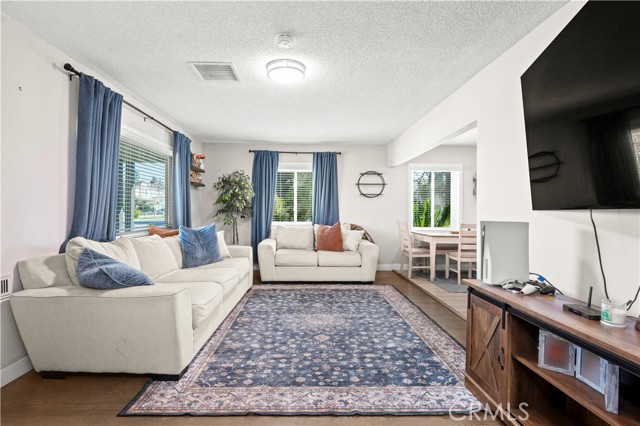 Detail Gallery Image 6 of 49 For 10358 Trabuco, Bellflower,  CA 90706 - 4 Beds | 2 Baths