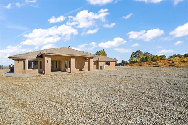 Detail Gallery Image 3 of 34 For 9050 Ponderosa Rd, Pinon Hills,  CA 92372 - 4 Beds | 2 Baths
