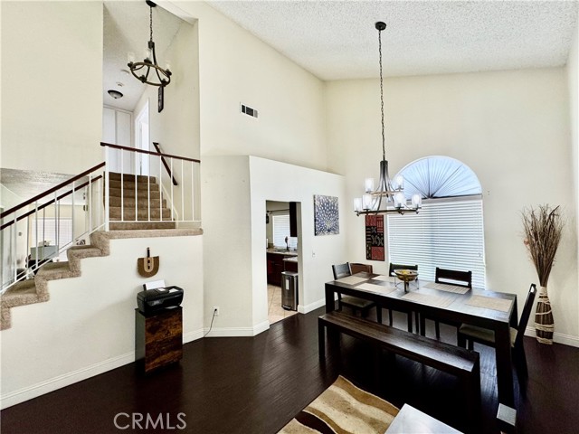 11308 Sherwood Court, Fontana CA: https://media.crmls.org/medias/f7b68be4-4a0d-49df-8892-385d2880c002.jpg