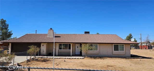 Detail Gallery Image 1 of 11 For 14020 Navajo Rd, Apple Valley,  CA 92307 - 3 Beds | 2 Baths