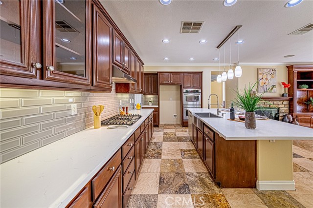 Detail Gallery Image 14 of 62 For 17730 Wren Dr, Canyon Country,  CA 91387 - 5 Beds | 3 Baths