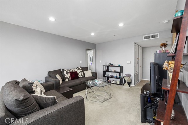 Detail Gallery Image 5 of 35 For 4501 Cedros #239,  Sherman Oaks,  CA 91403 - 2 Beds | 2 Baths