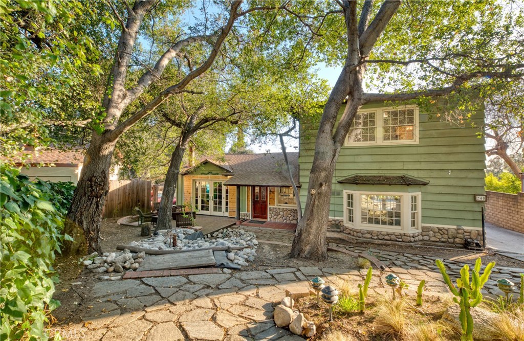 240 Churchill Glen