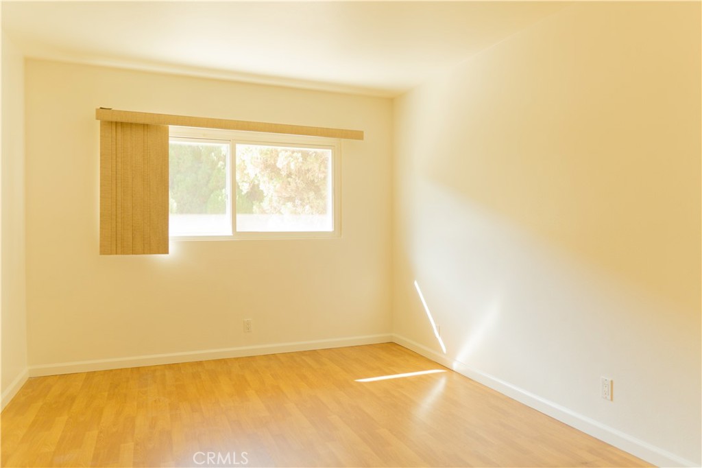 https://media.crmls.org/medias/f7b8f7b2-cecb-43e5-9b1f-0b7f8c15e008.jpg?preset=X-Large