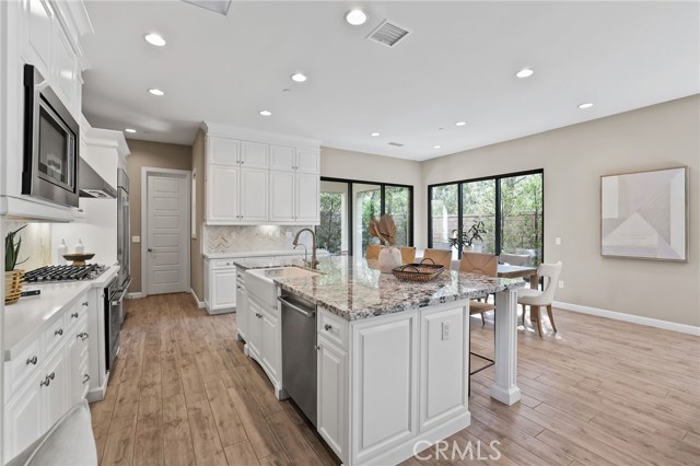Detail Gallery Image 12 of 63 For 33 Castellana, Lake Forest,  CA 92630 - 4 Beds | 3 Baths