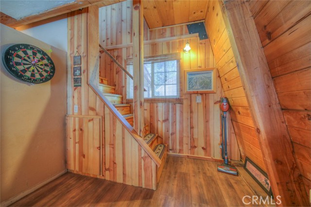 42608 Cedar Avenue, Big Bear Lake CA: https://media.crmls.org/medias/f7ba3394-2221-43c8-bcbb-796b63f26e0e.jpg