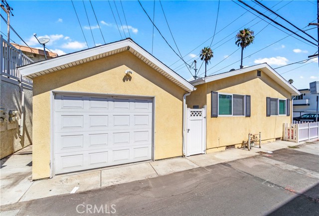 715 Olive Avenue, Huntington Beach CA: https://media.crmls.org/medias/f7ba4cf2-a9b6-4133-a258-3826ed53fab4.jpg