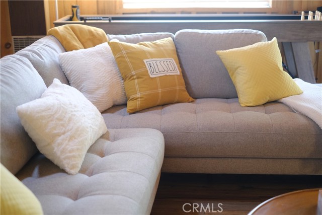 Detail Gallery Image 6 of 30 For 43354 Deer Canyon, Big Bear Lake,  CA 92315 - 3 Beds | 2/1 Baths