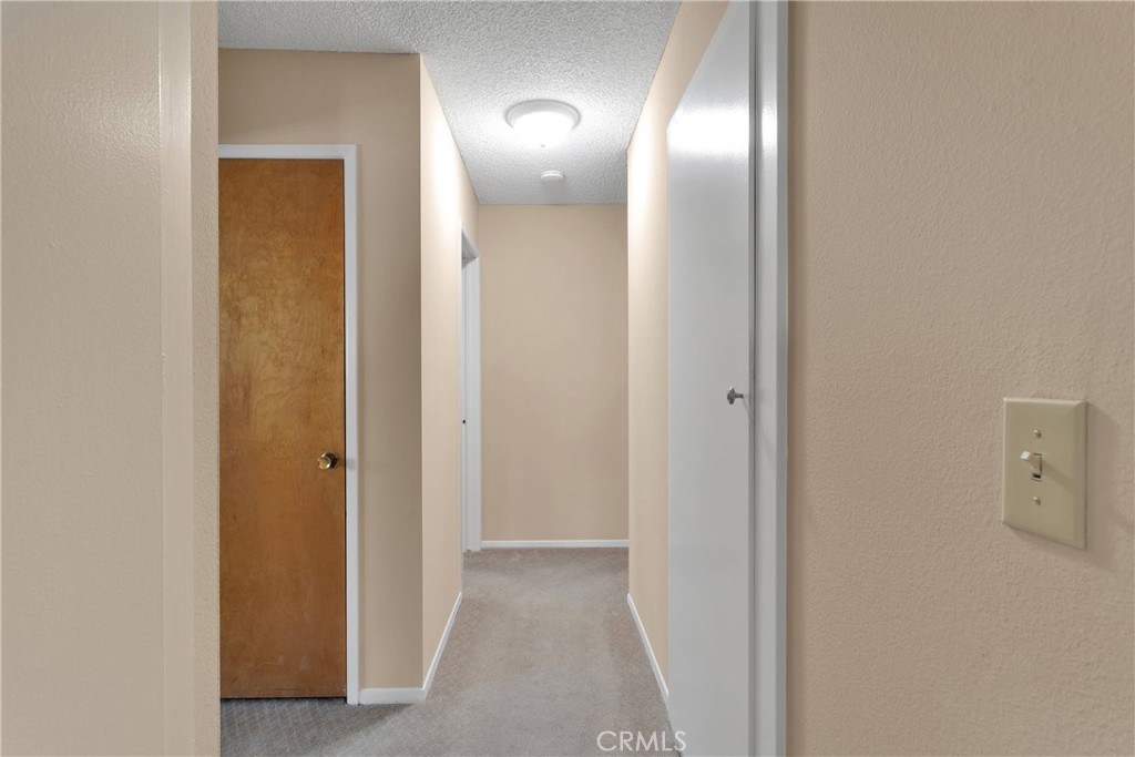 https://media.crmls.org/medias/f7bb92cf-8c16-4c12-be25-10d341e2a832.jpg?preset=X-Large