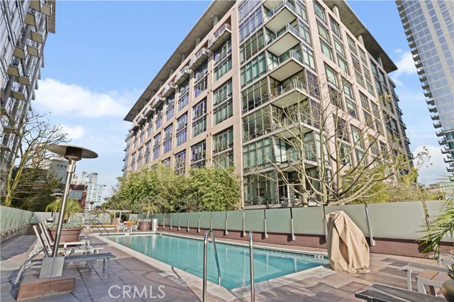 1111 S Grand Avenue, Los Angeles CA: https://media.crmls.org/medias/f7bc4dca-2e52-4e10-879e-f1b8676d2335.jpg